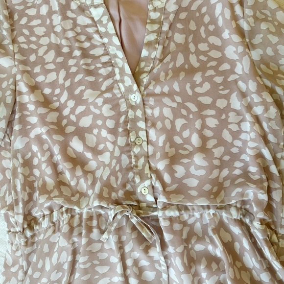 Pink & white long sleeved flowy dress, adjustable tie at the waste, size Large - Picture 3 of 4